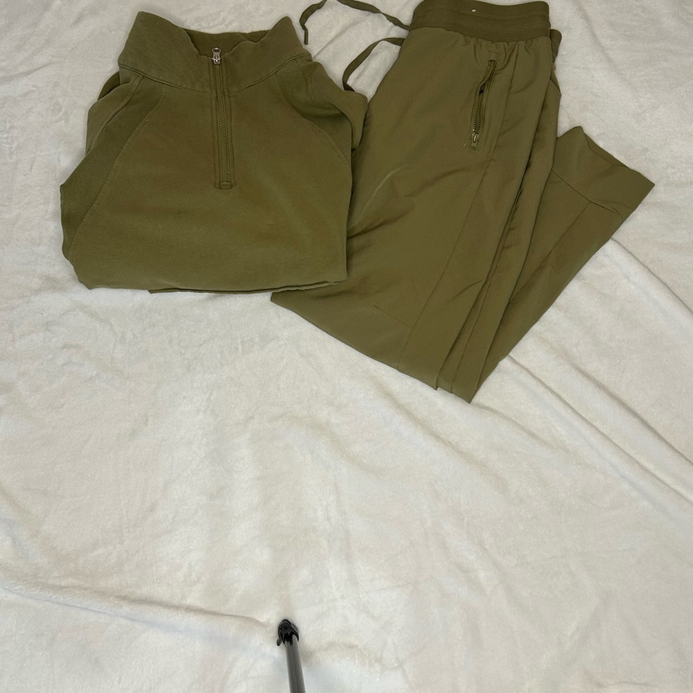Chic Olive Green Tracksuit Ensemble